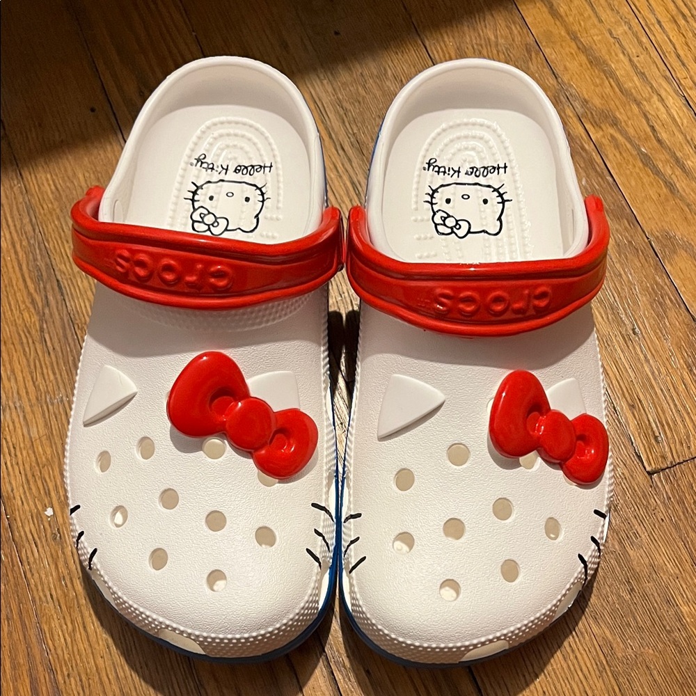 CROCS Hello Kitty Women's Clogs - Picture 4 of 9